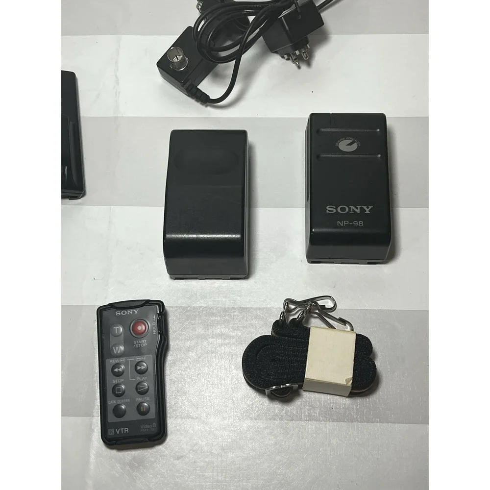Sony Handycam CCD-TR71 Video 8 Camcorder Camera w Bag FOR PARTS OR REPAIR ONLY